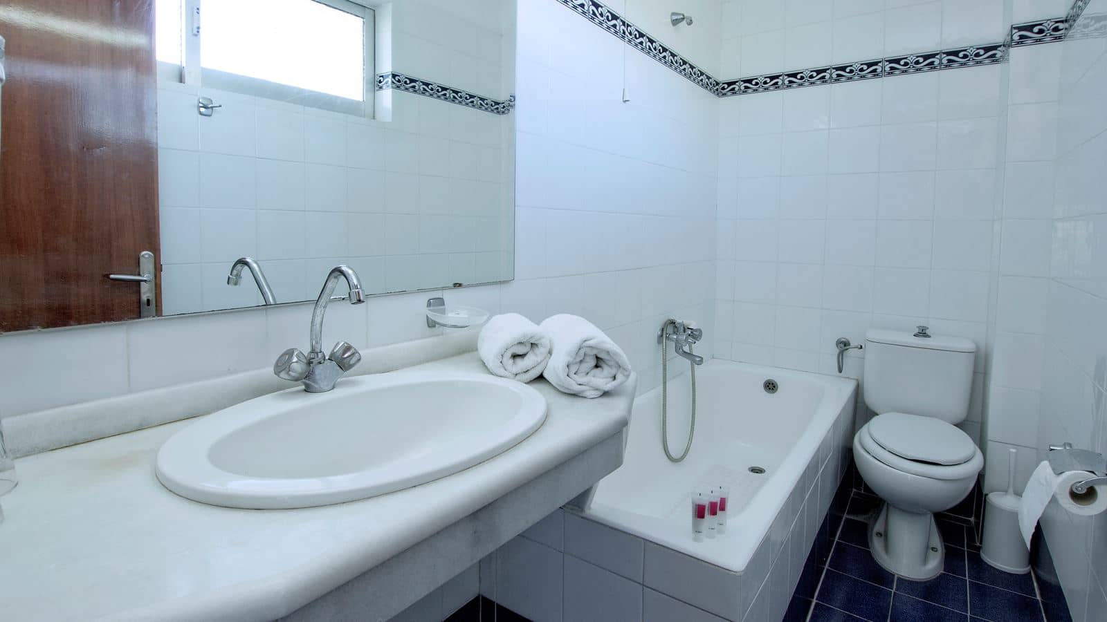 rooms-room-standard-double-sea-view-balcony