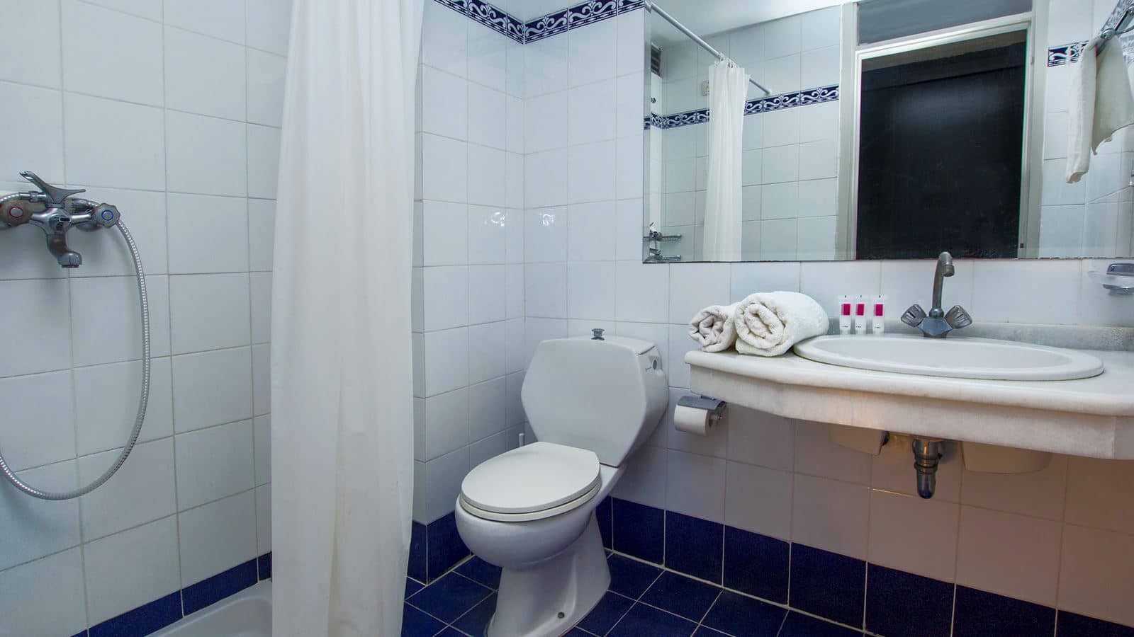 rooms-room-double-balcony