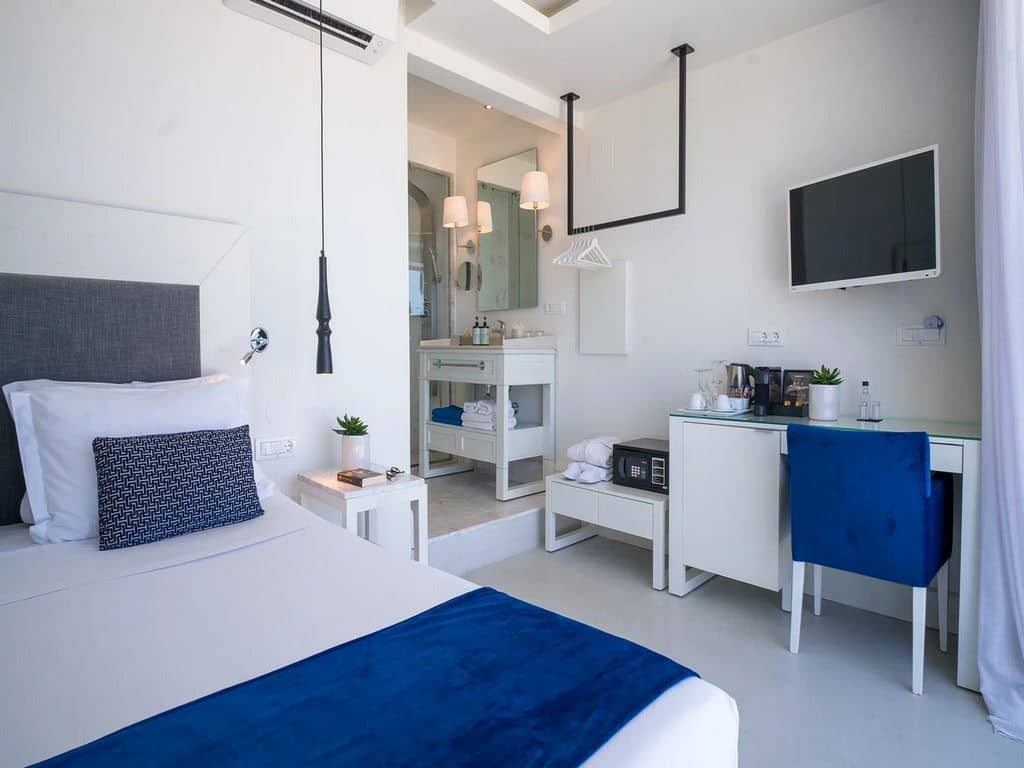 rooms-superior-bungalow-water-front