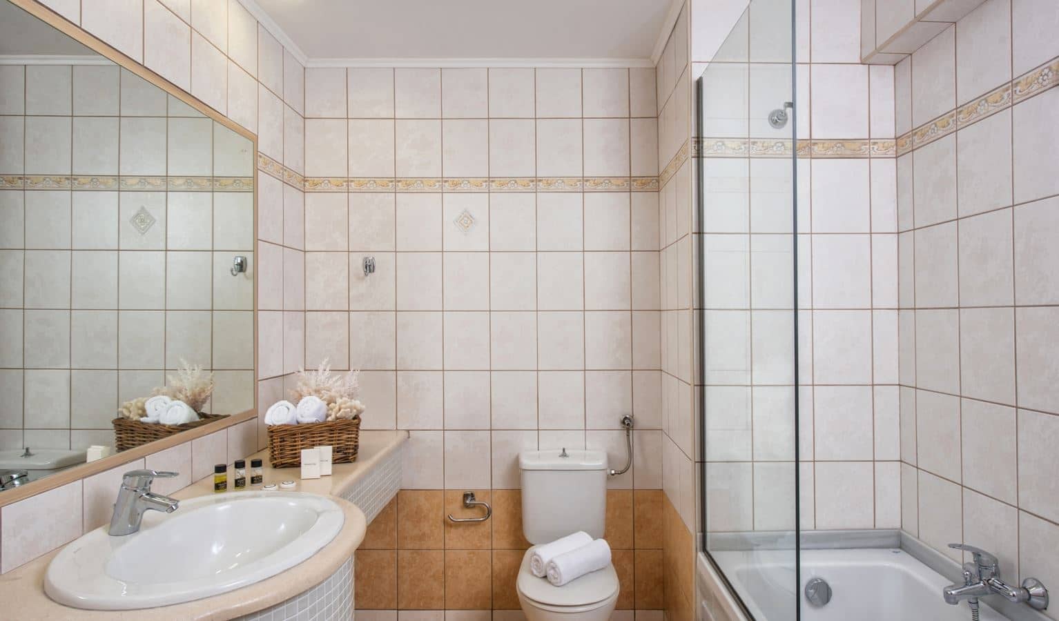 rooms-family-suite--2-bedrooms--sea-view-main-building-outdoor-jacuzzi
