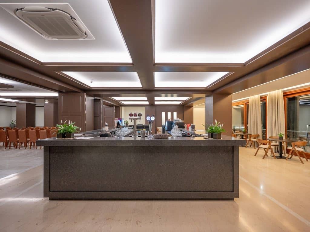 bars-gogo-lobby-bar