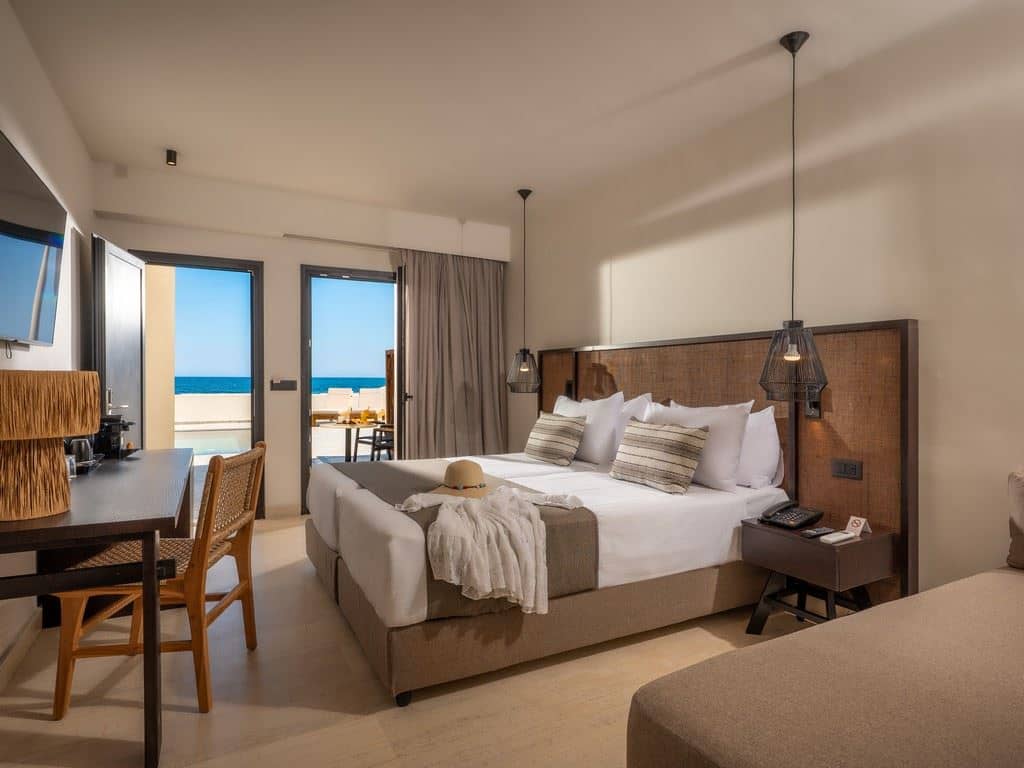 rooms-bungalow-seafront-private-pool