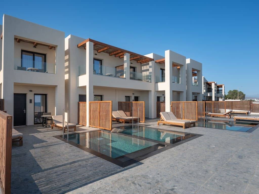 rooms-bungalow-seafront-private-pool