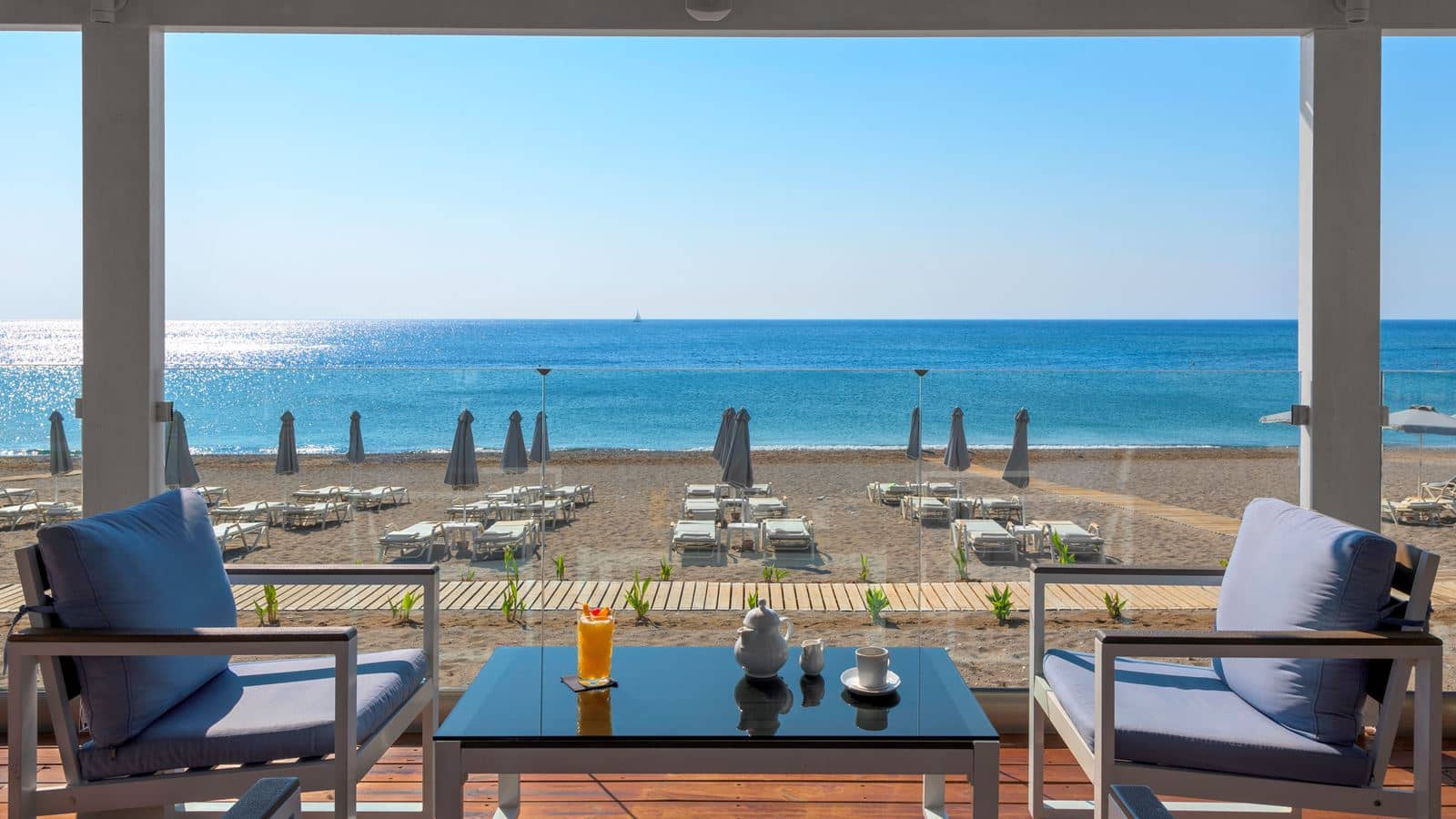 restaurants-oasis-pool-bar