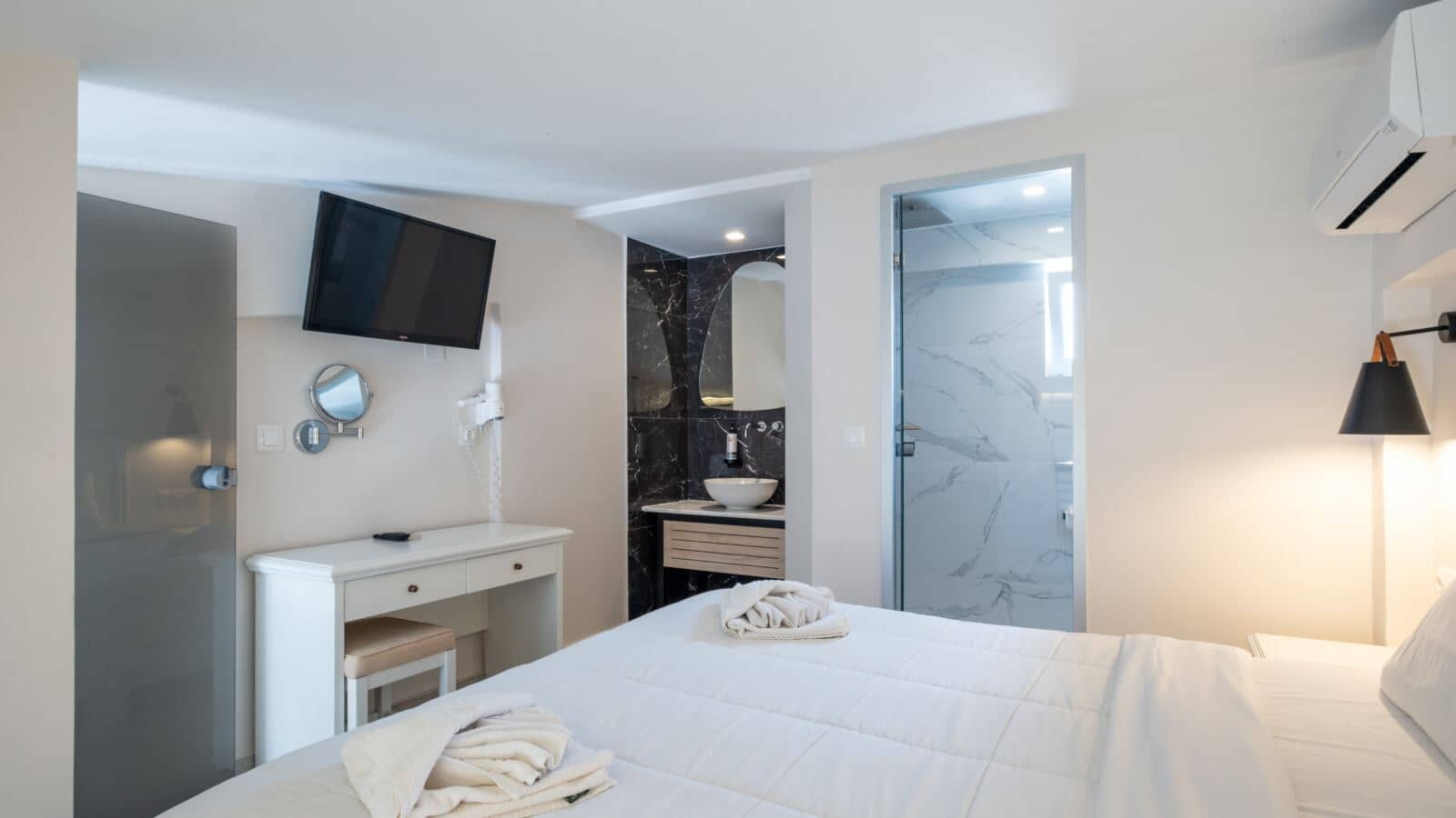 rooms-maisonette-suite-land-view