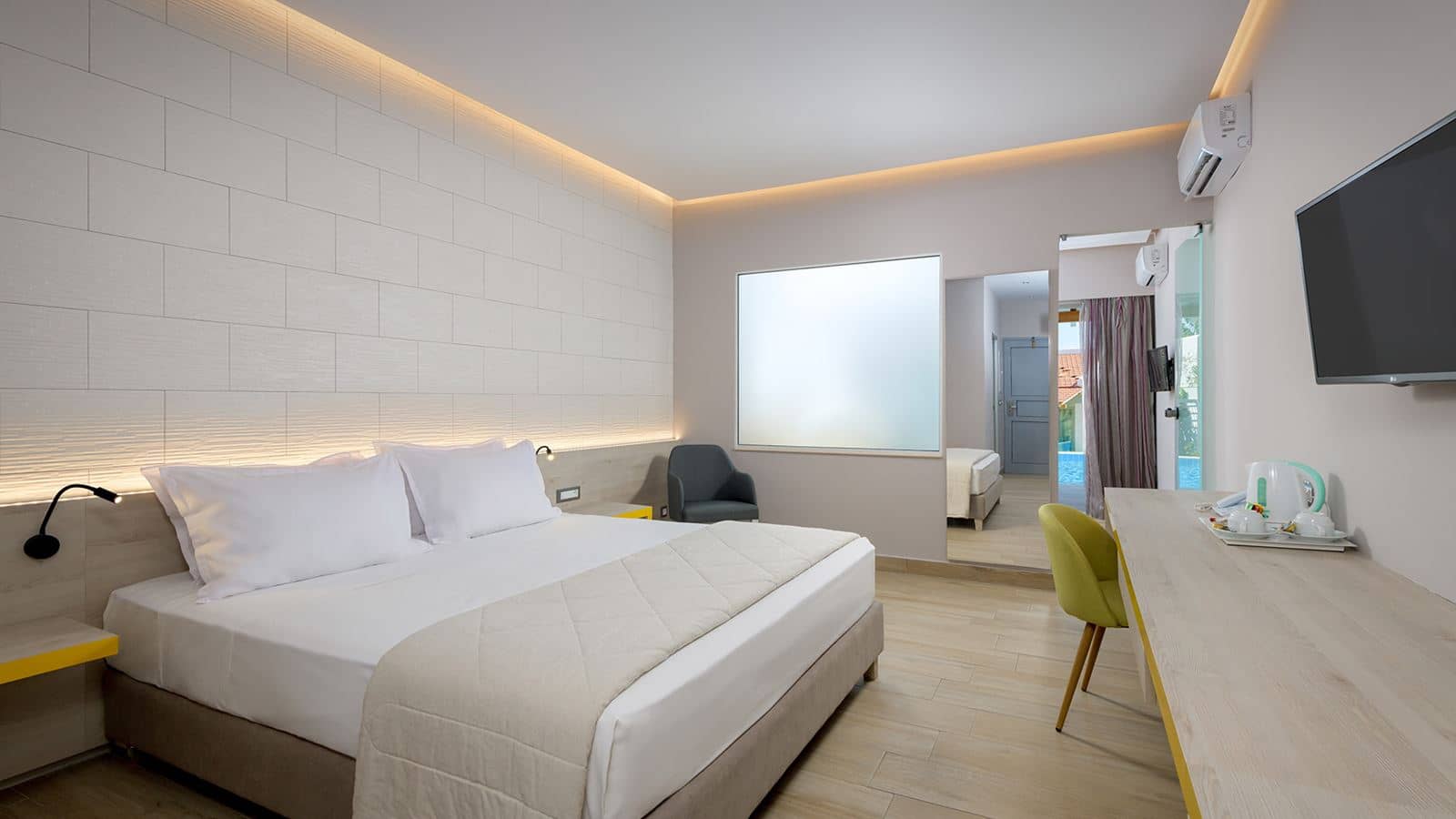 rooms-suite-sharing-pool