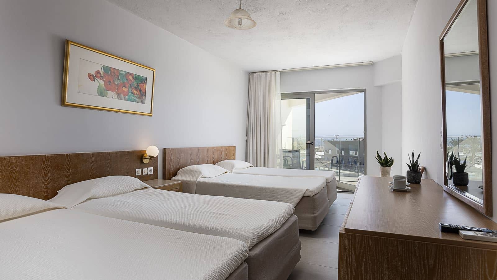 rooms-family-1-bedroom-balcony