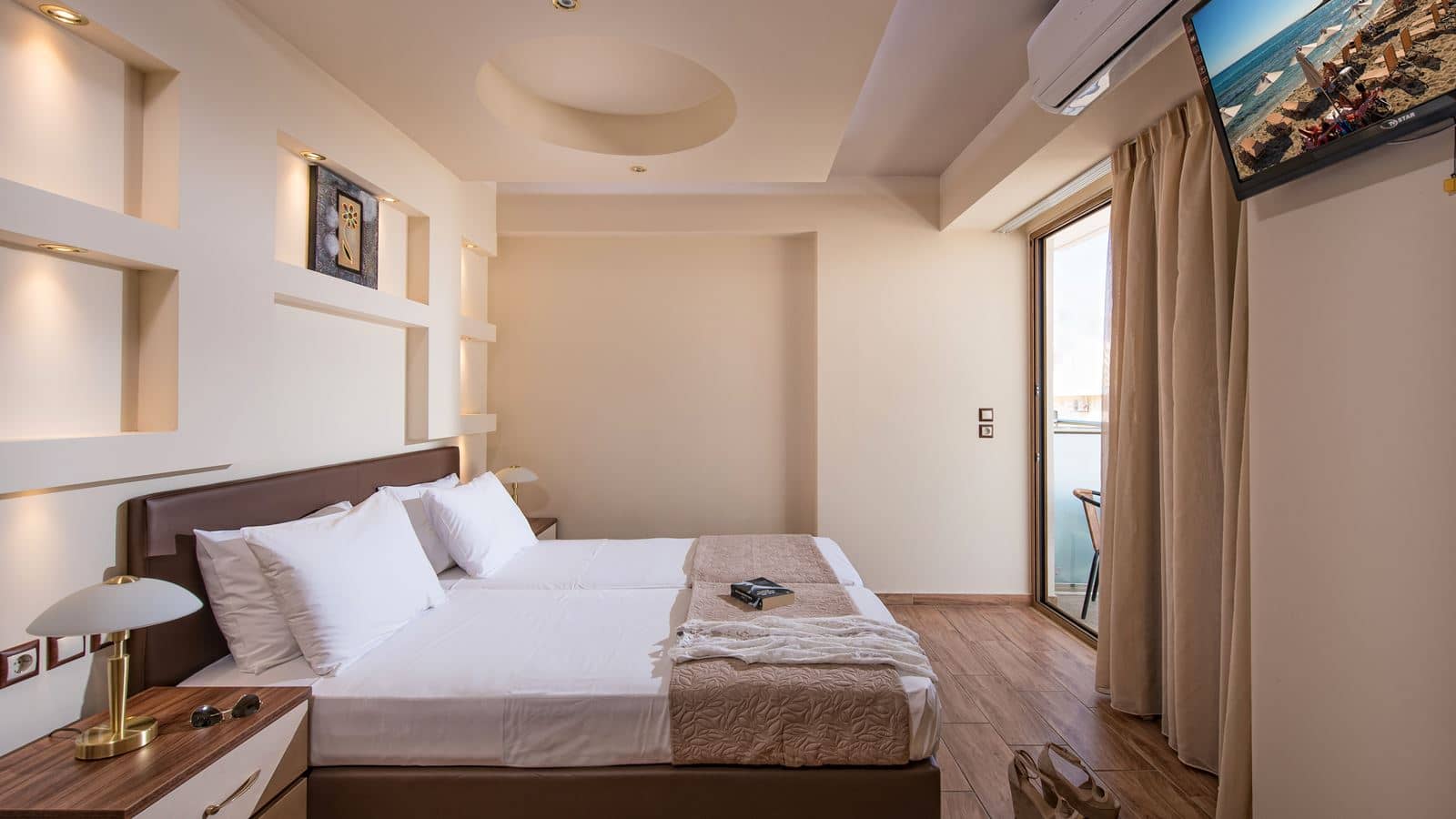 rooms-room-classic-bcd-building-with-sideseaview