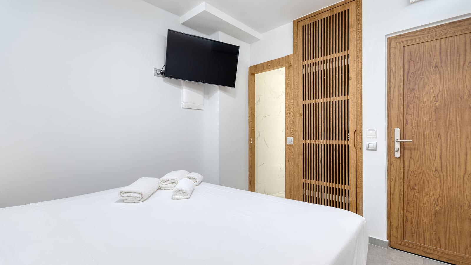 rooms-room-classic-double-bcd-building-basement