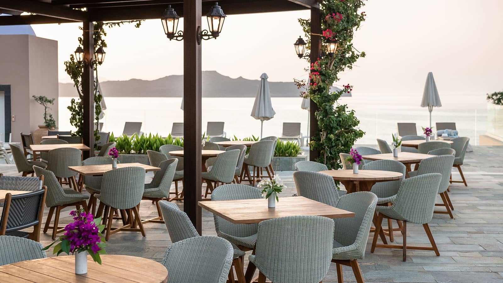 restaurants-almira-pool-bar--restaurant