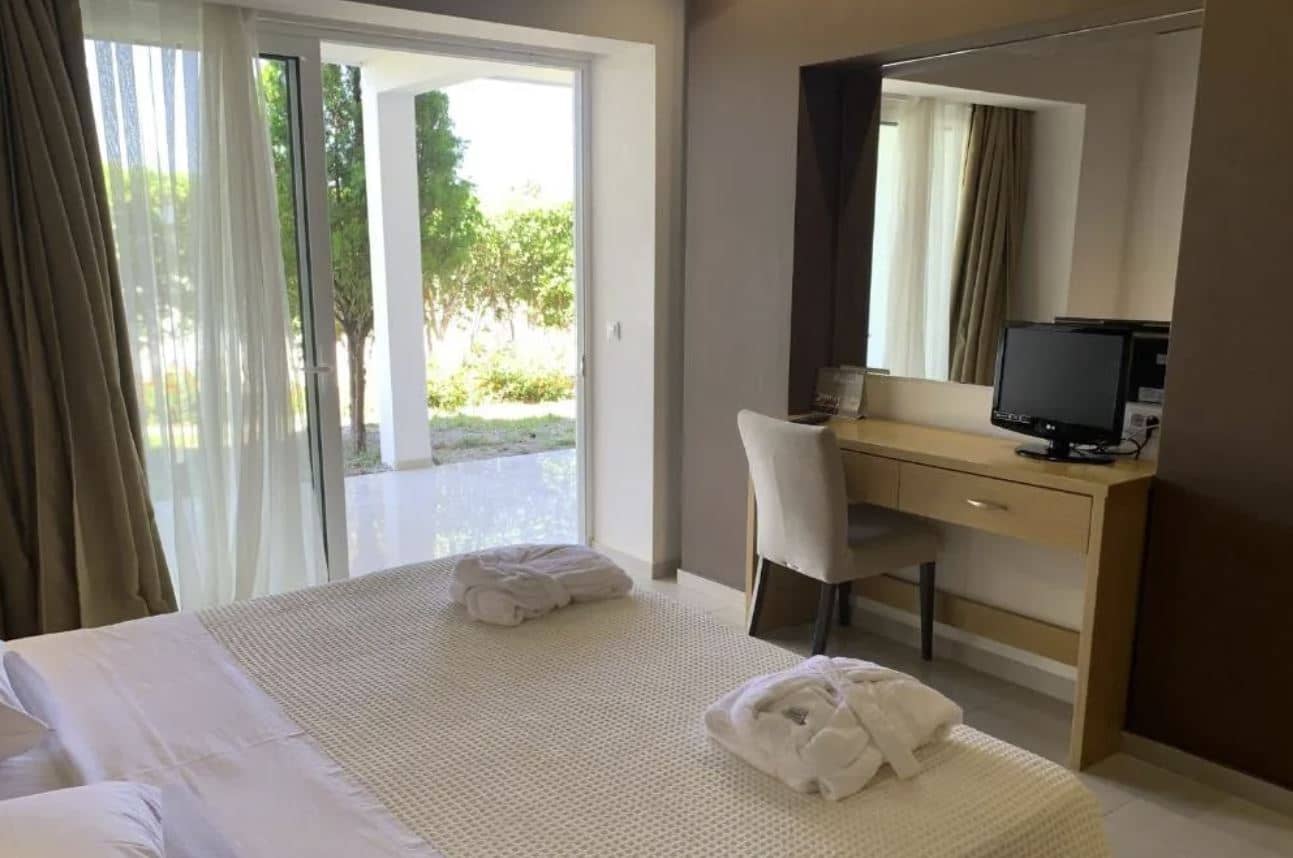 rooms-2-bedroom-suite-garden-view