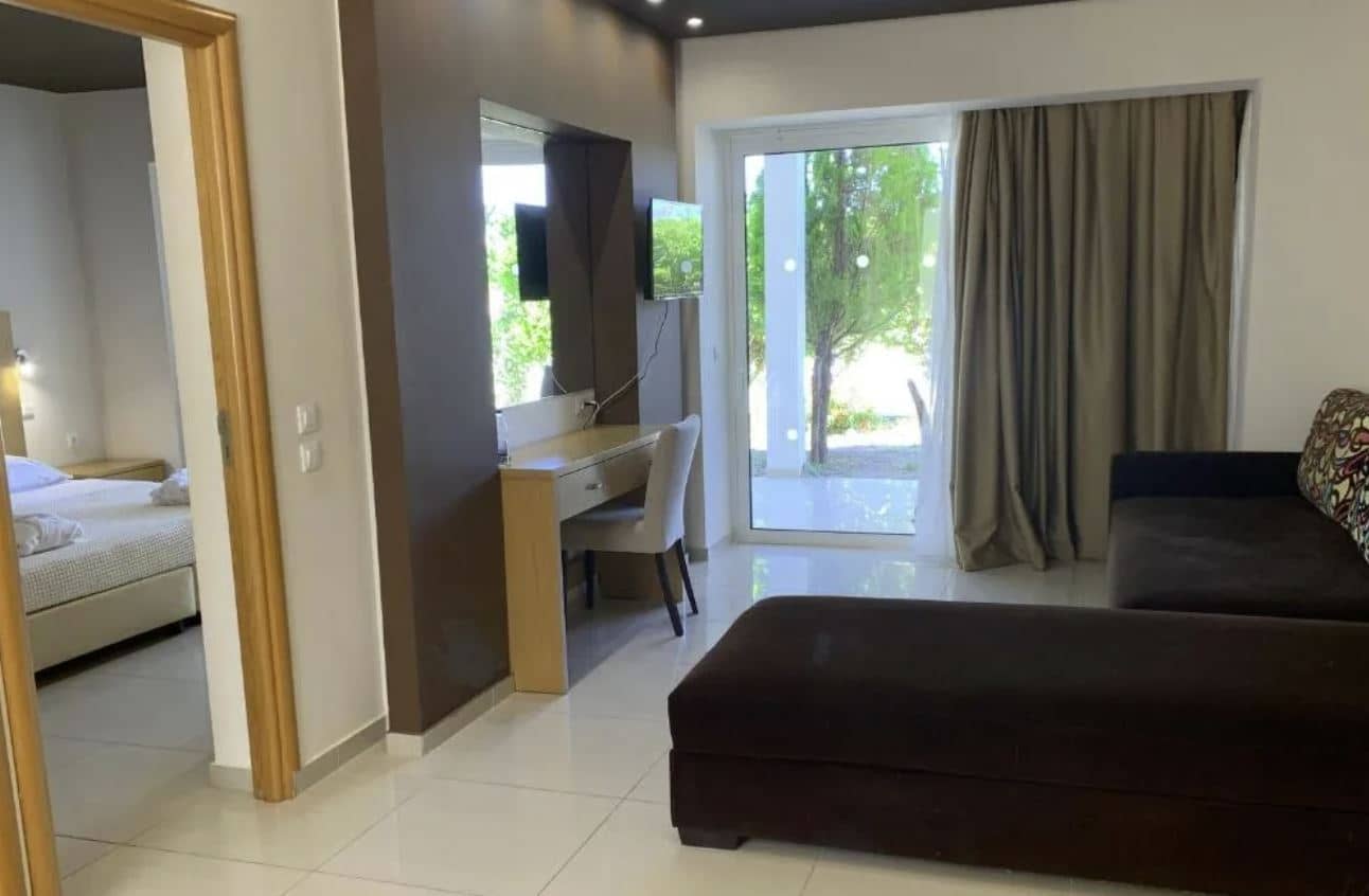rooms-2-bedroom-suite-garden-view