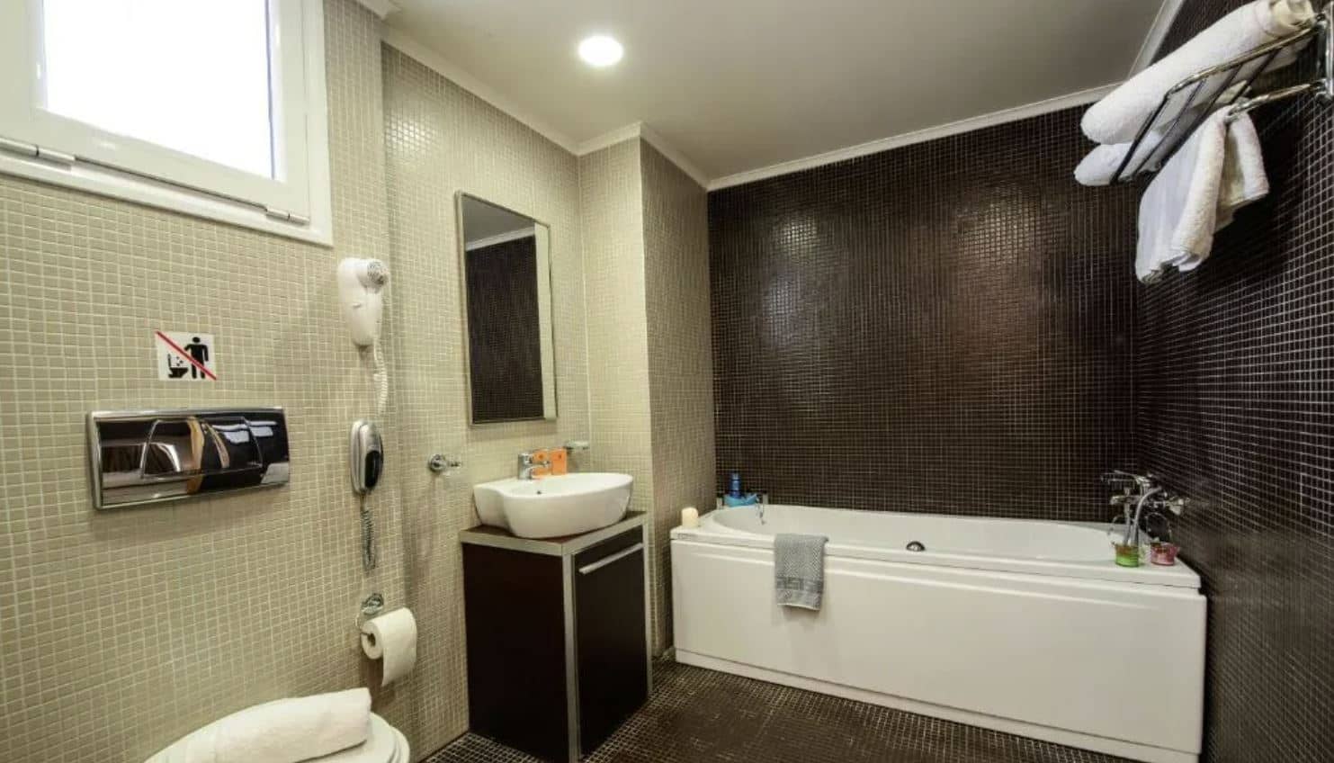 rooms-2-bedroom-suite-garden-view