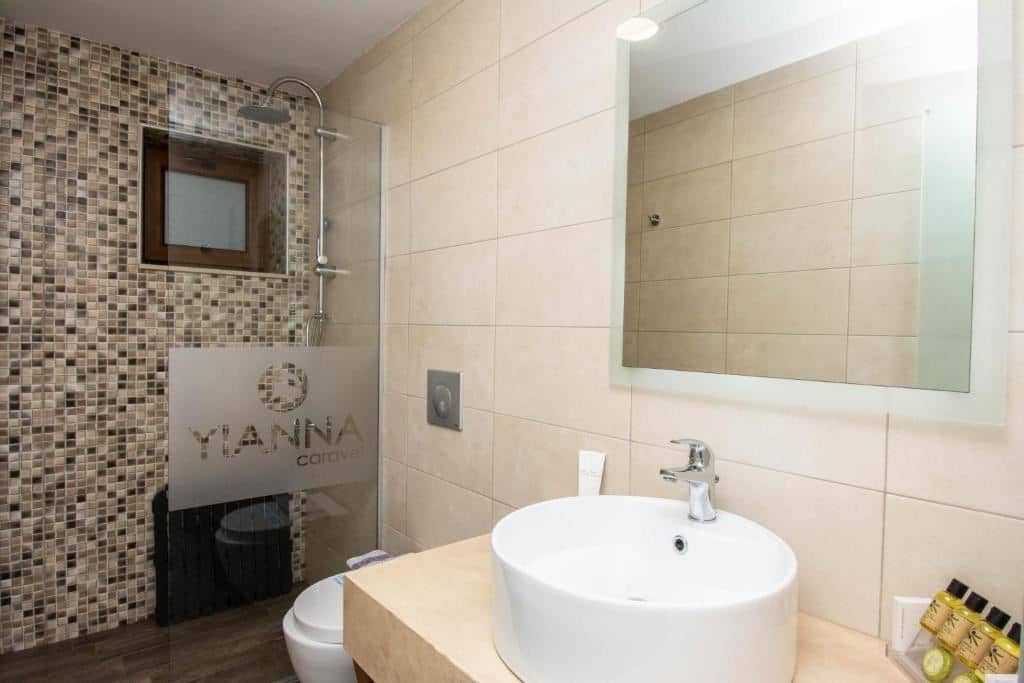 rooms-suite-land-view-with-jacuzzi