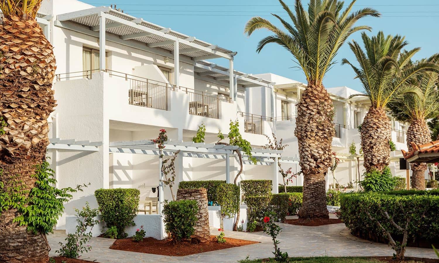 rooms-bungalow-gardenpoolview