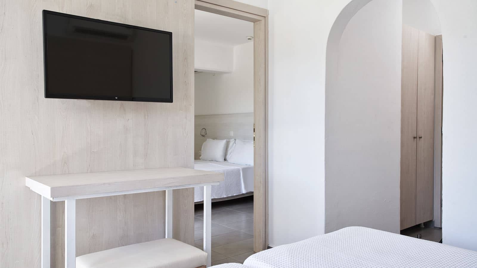 rooms-annex-family-room-land-view