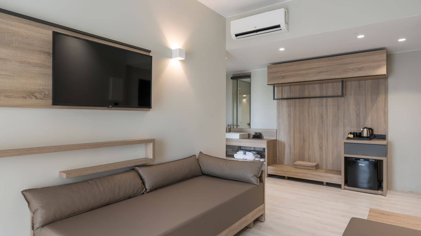 rooms-suite-with-jacuzzi