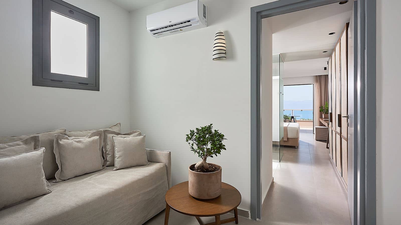 rooms-junior-suite-sea-front-balcony