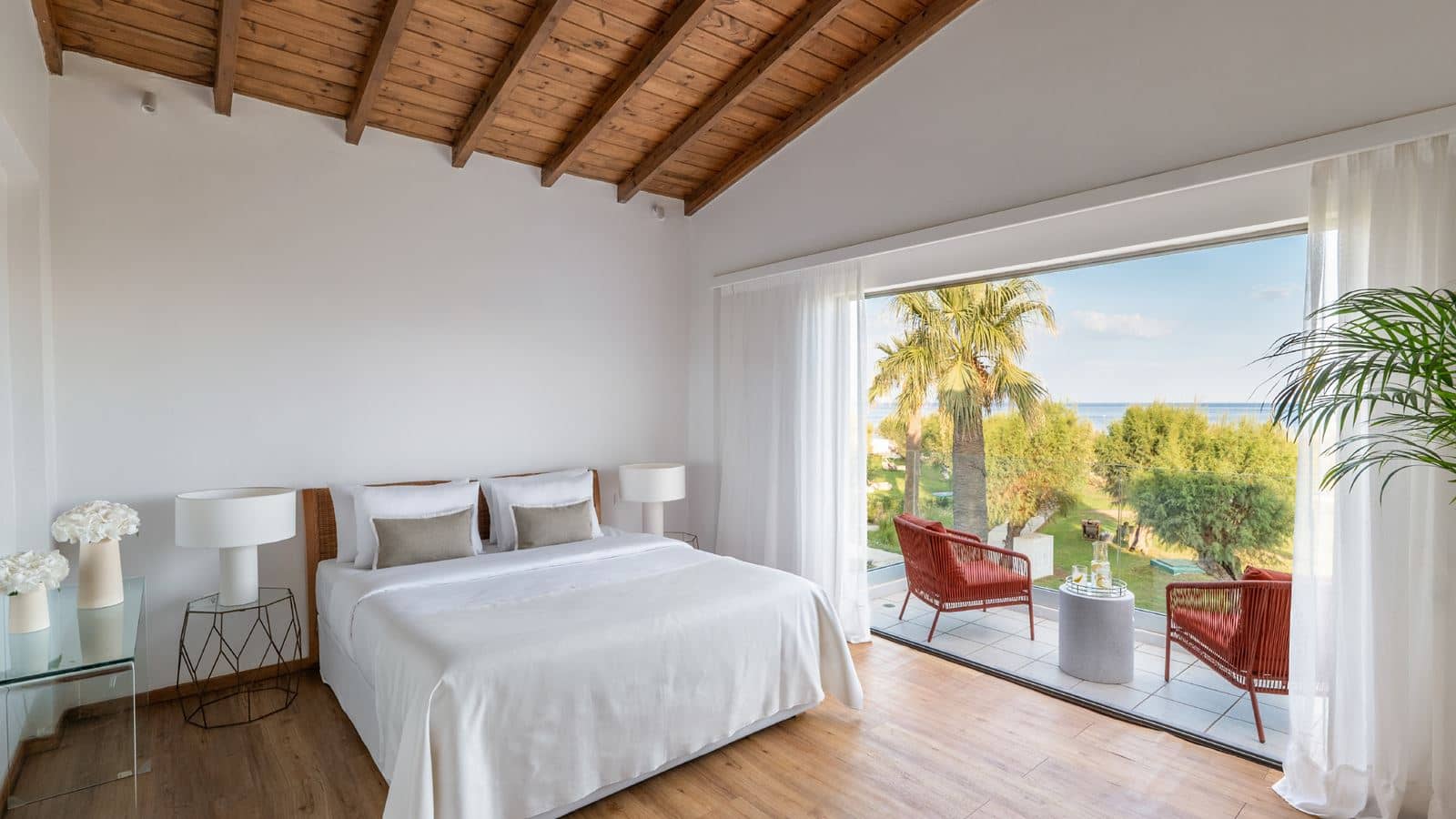 rooms-2-bedrooms-bungalow-suite-sea-view
