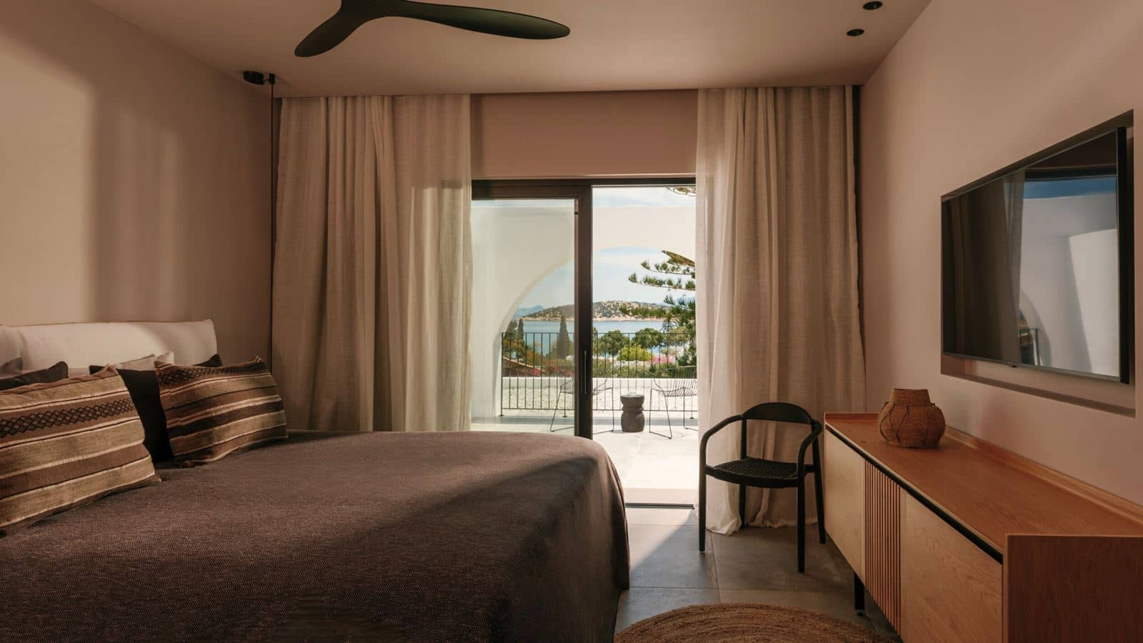 rooms-double-or-twin-room-sea-view-main-building