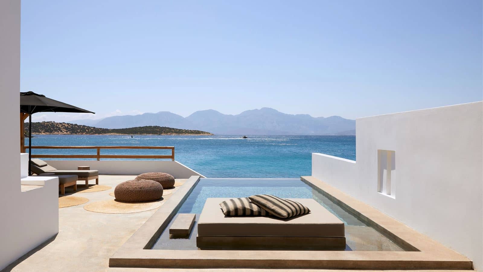rooms-3-bedroom-waterfront-villa-private-pool