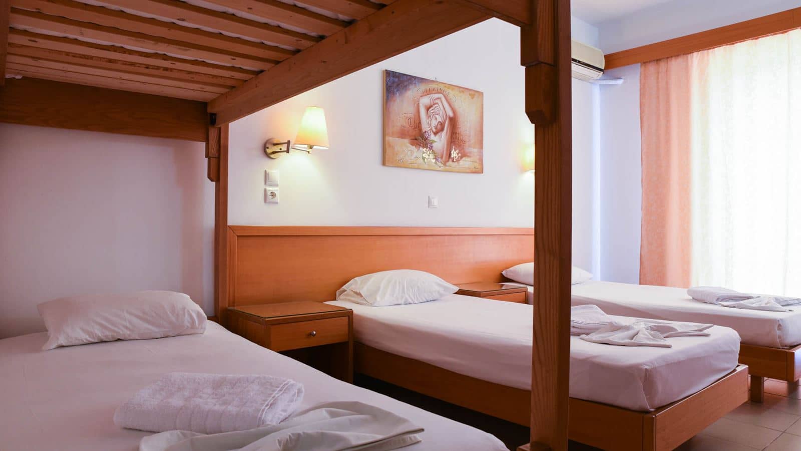 rooms-standard-family-bunkbed-room-balcony