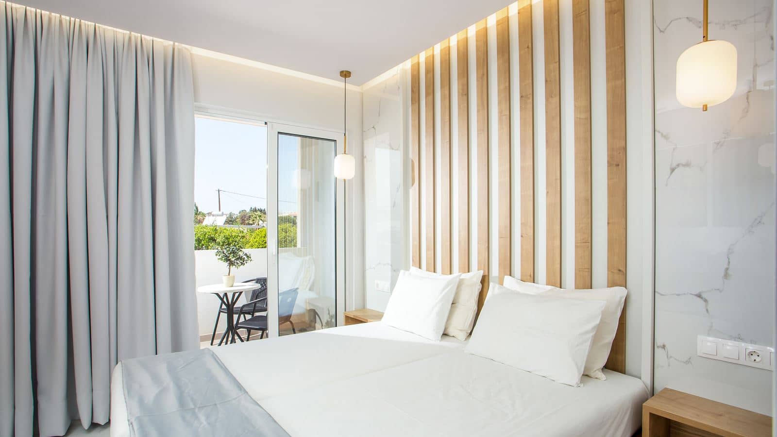 rooms-double-room	with-balcony