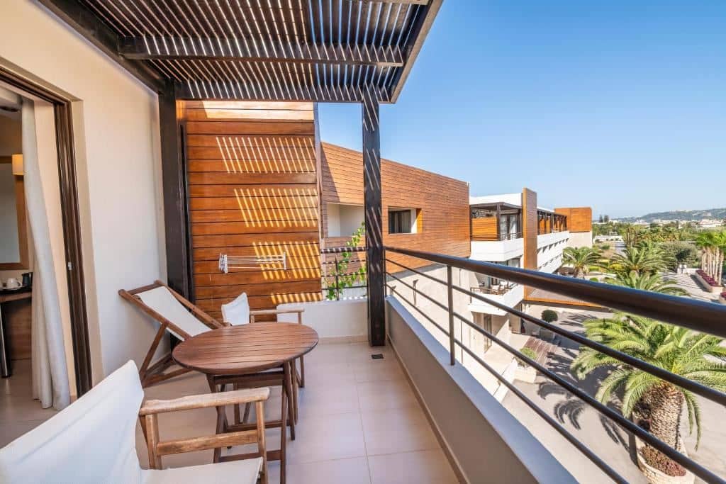 rooms-one-bedroom-suite-land-view