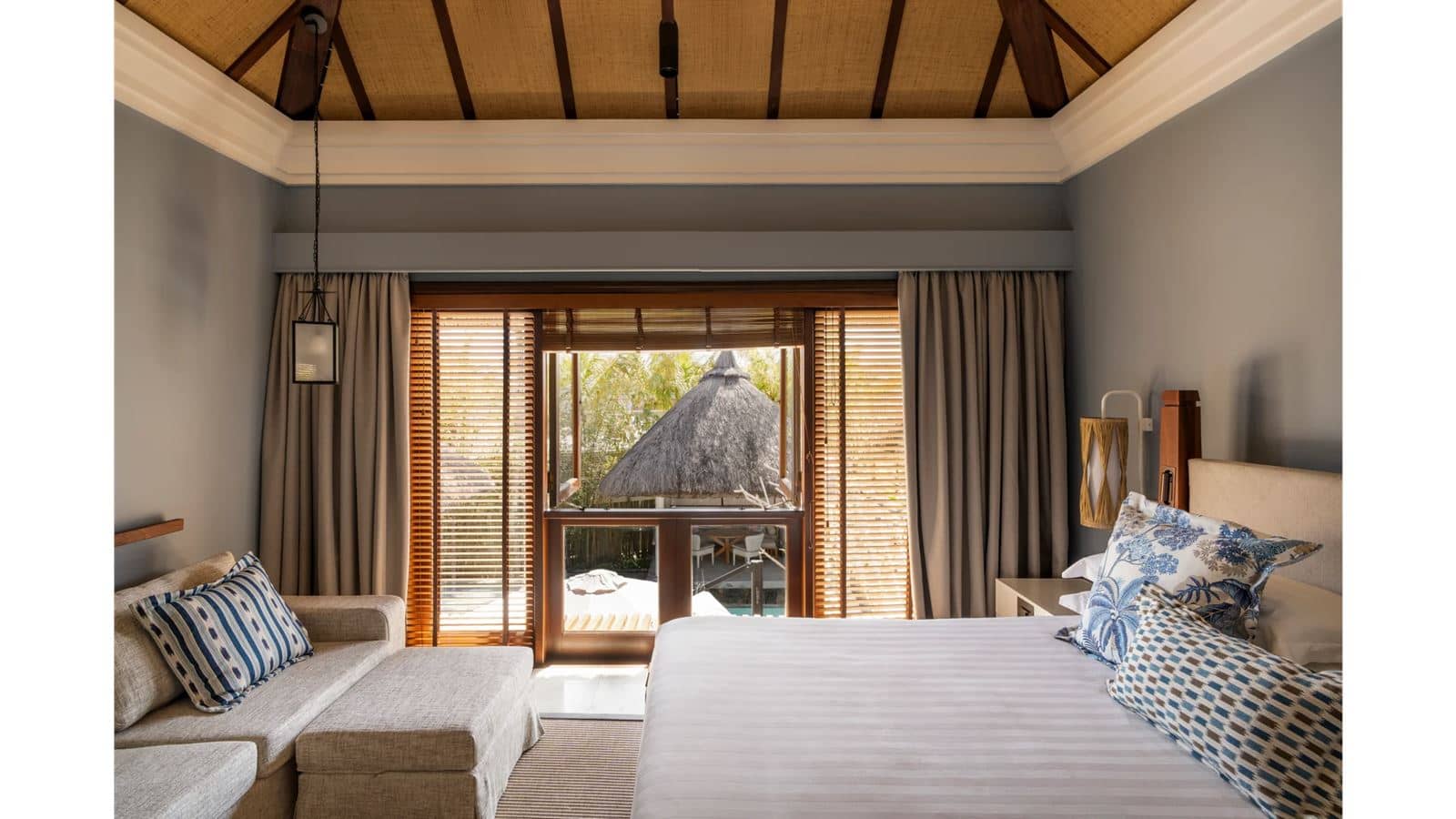 rooms-3-broom-pool-villa