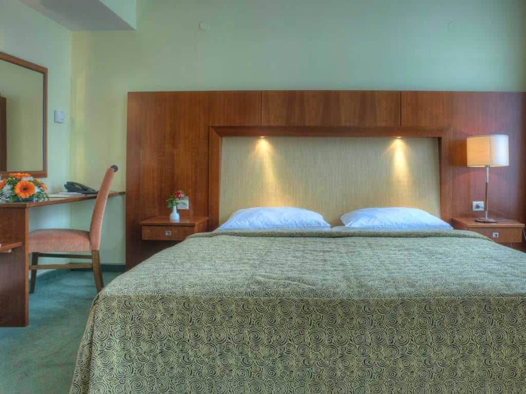 rooms-family-room