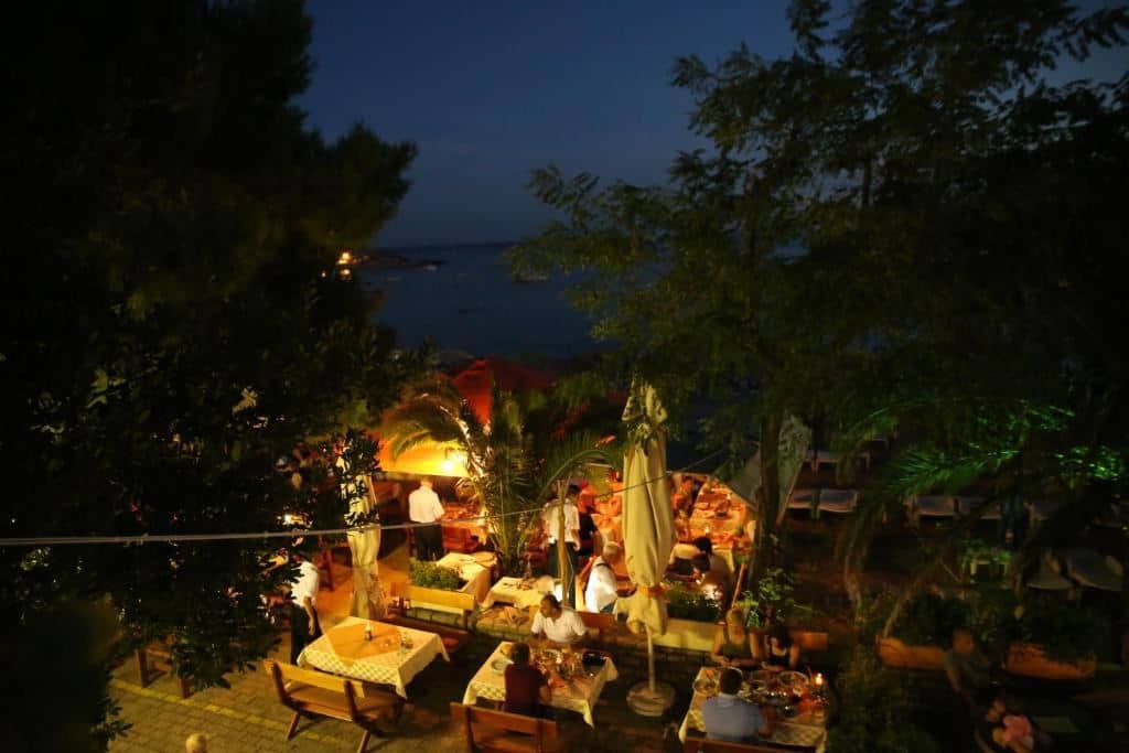restaurants-restaurants