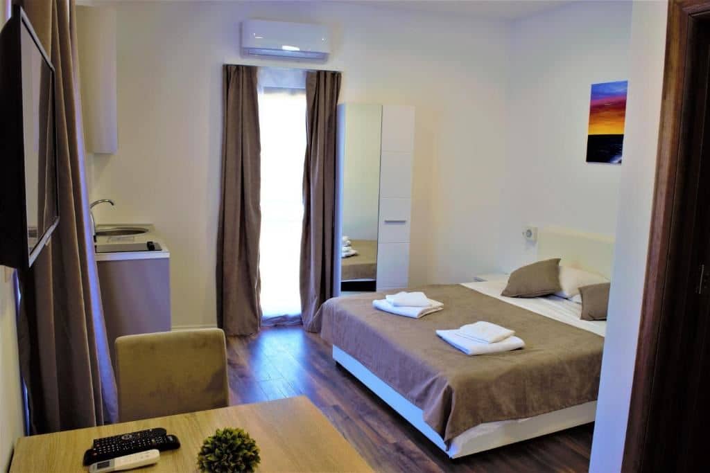 rooms-studio-apartment-02