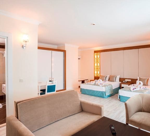 JUNIOR ROOM Kambariai