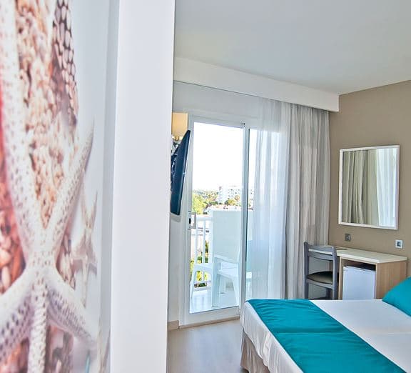DB - DOUBLE ROOM STANDARD (BALCONY OR TERRACE) Kambariai