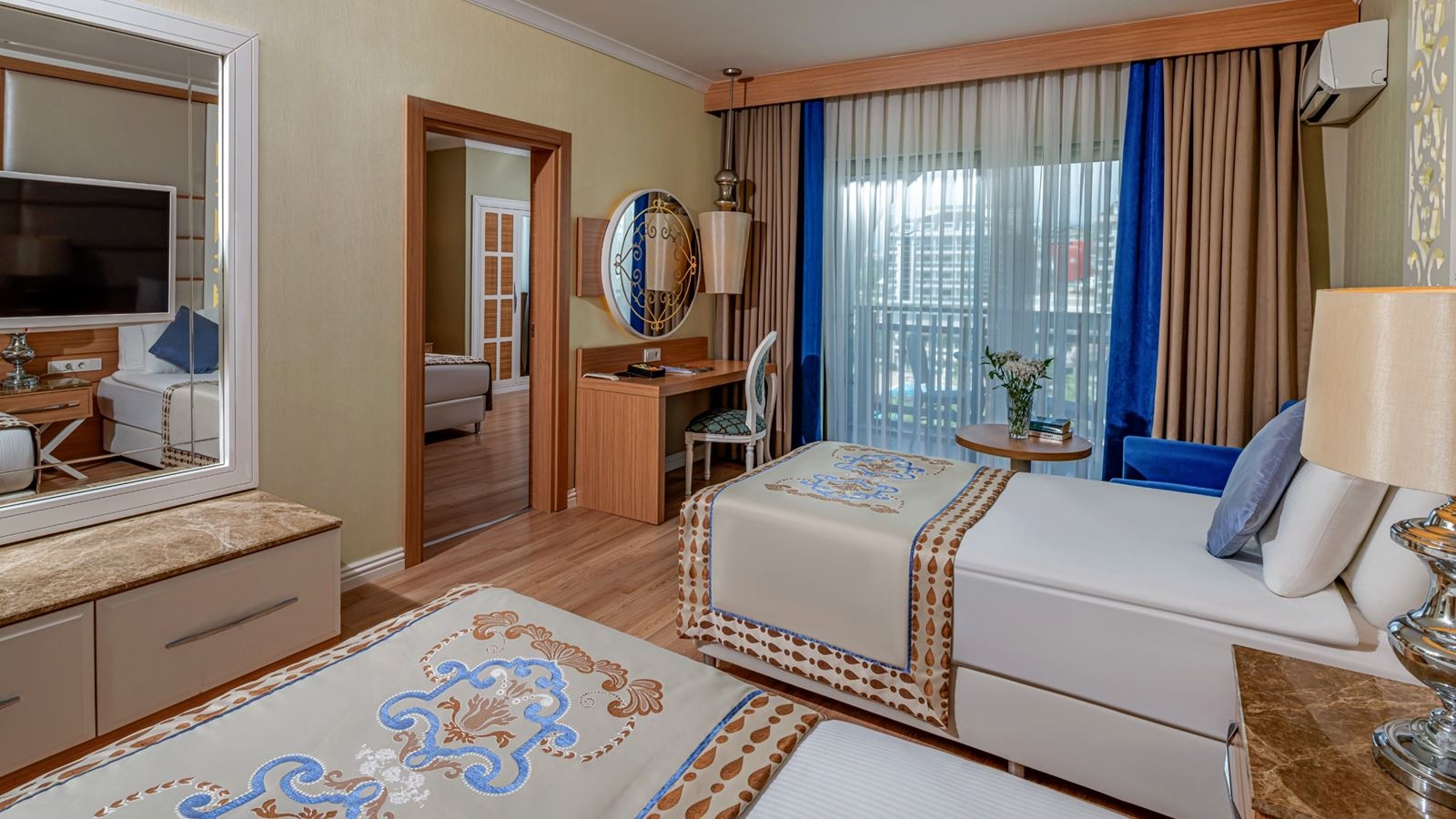 rooms-family-room-land-view