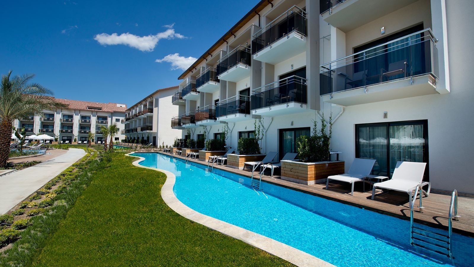 rooms-family-swim-up-room