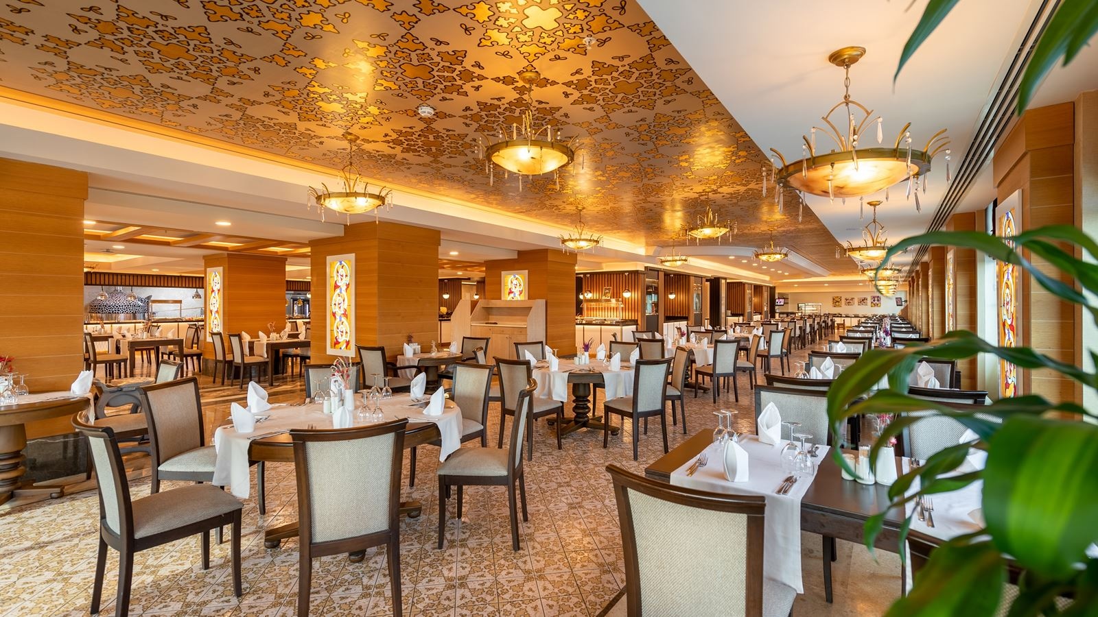 restaurants-grandee-main-restaurant