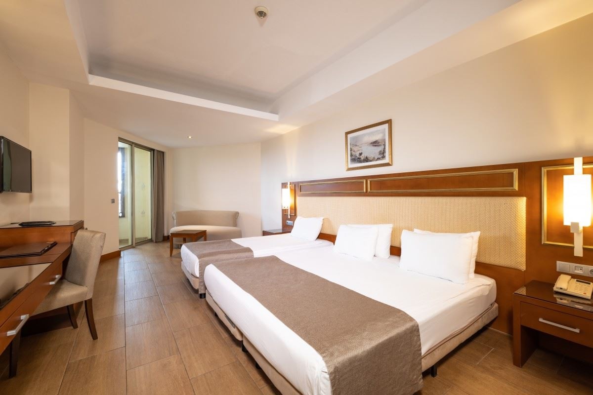 rooms-standart-room-pool-view