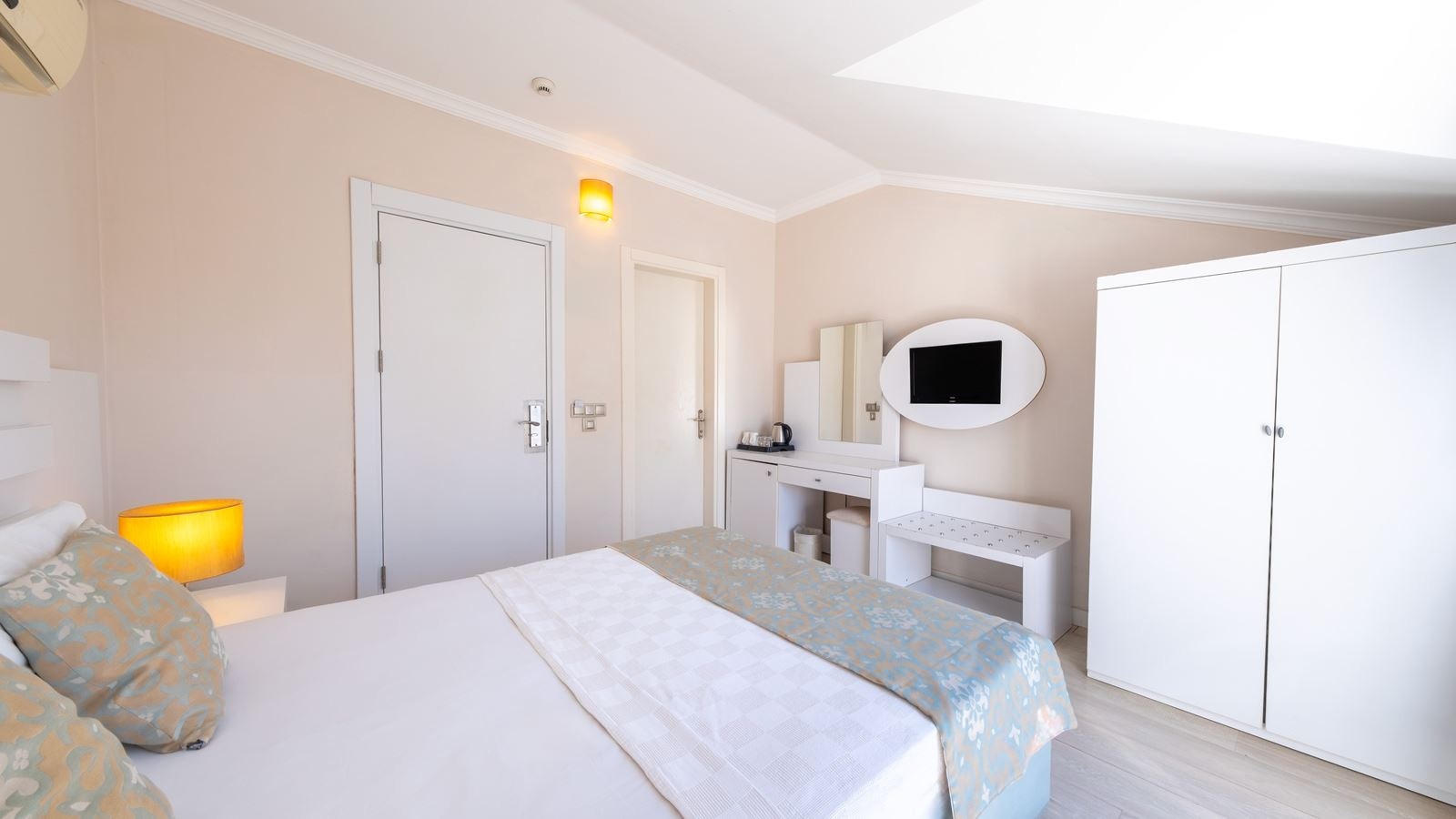 rooms-economy-room