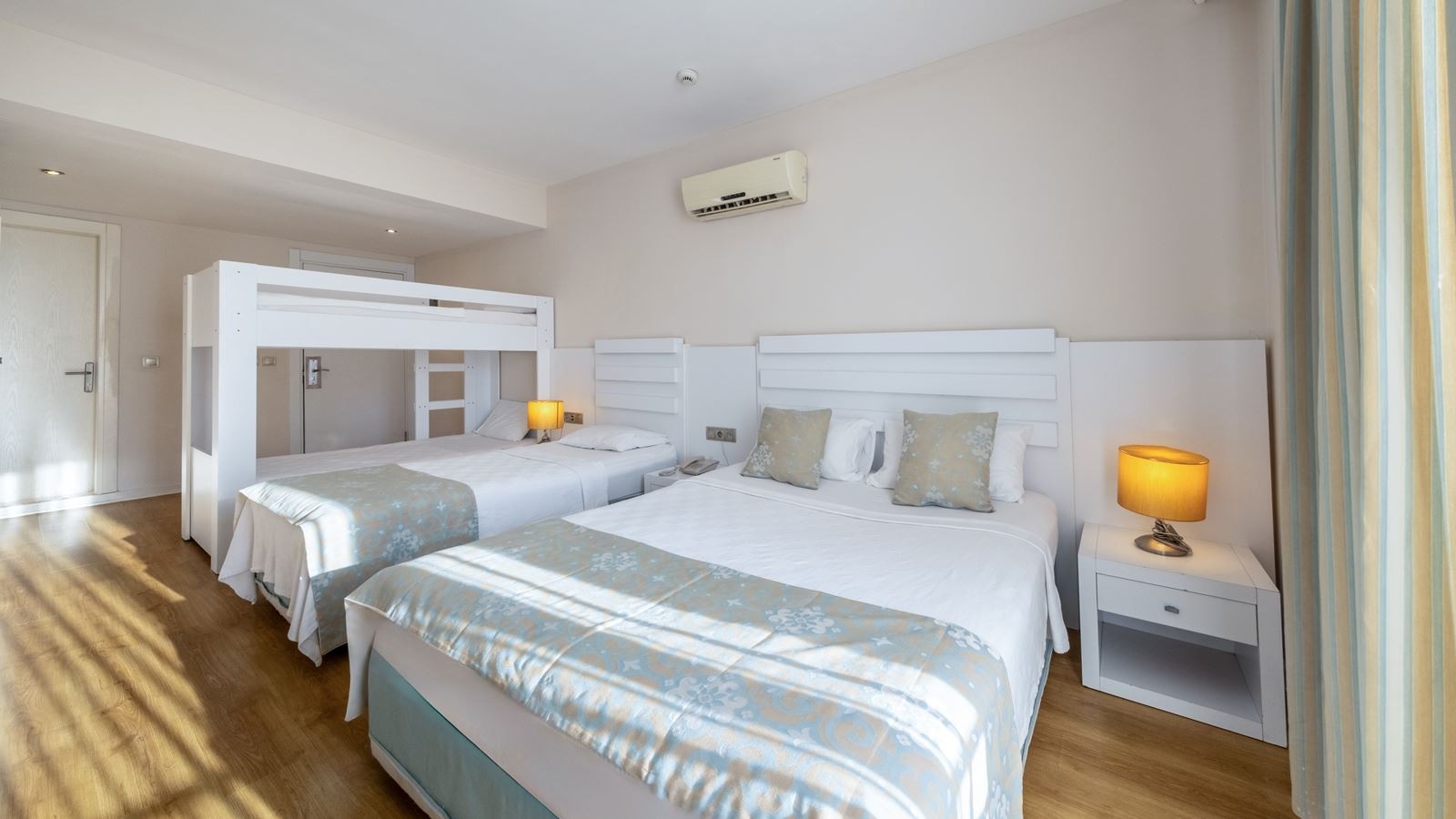 rooms-family-room