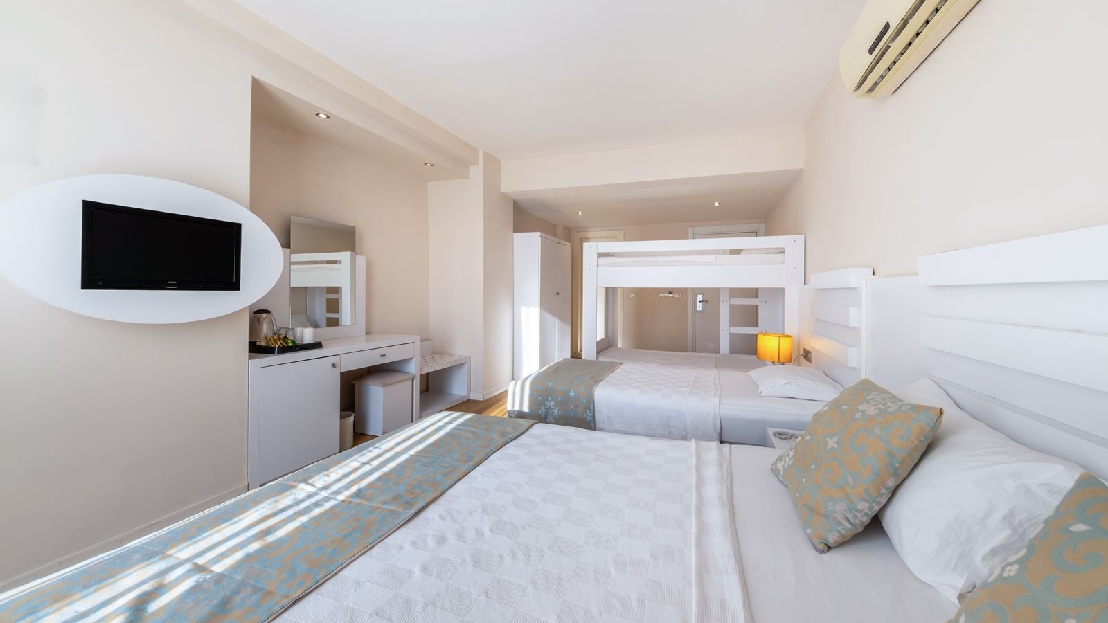 rooms-family-room