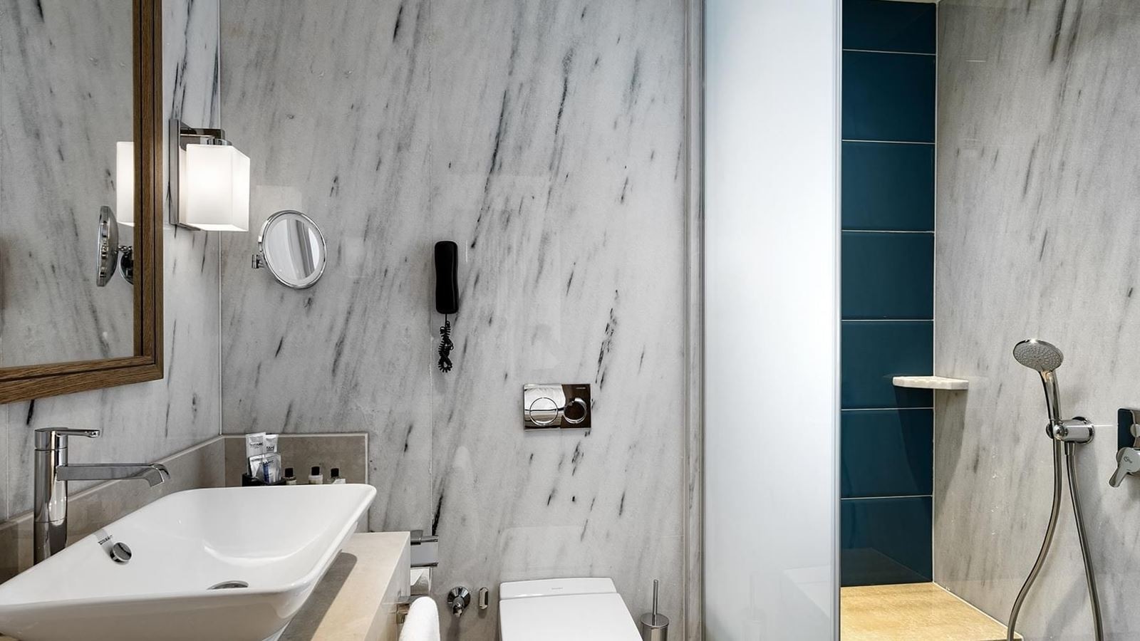 rooms-swim-up-family-room