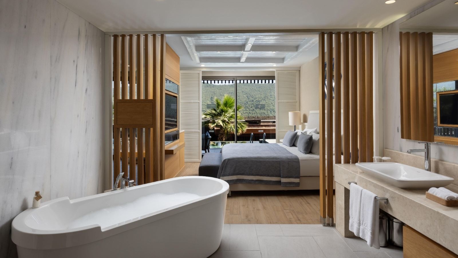 rooms-swim-up-deluxe-room