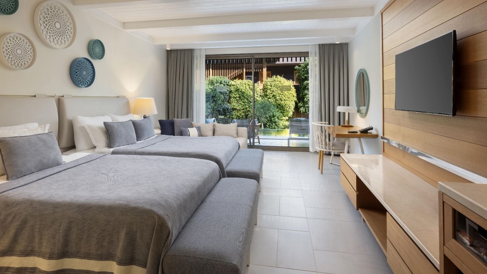 rooms-swim-up-superior-room