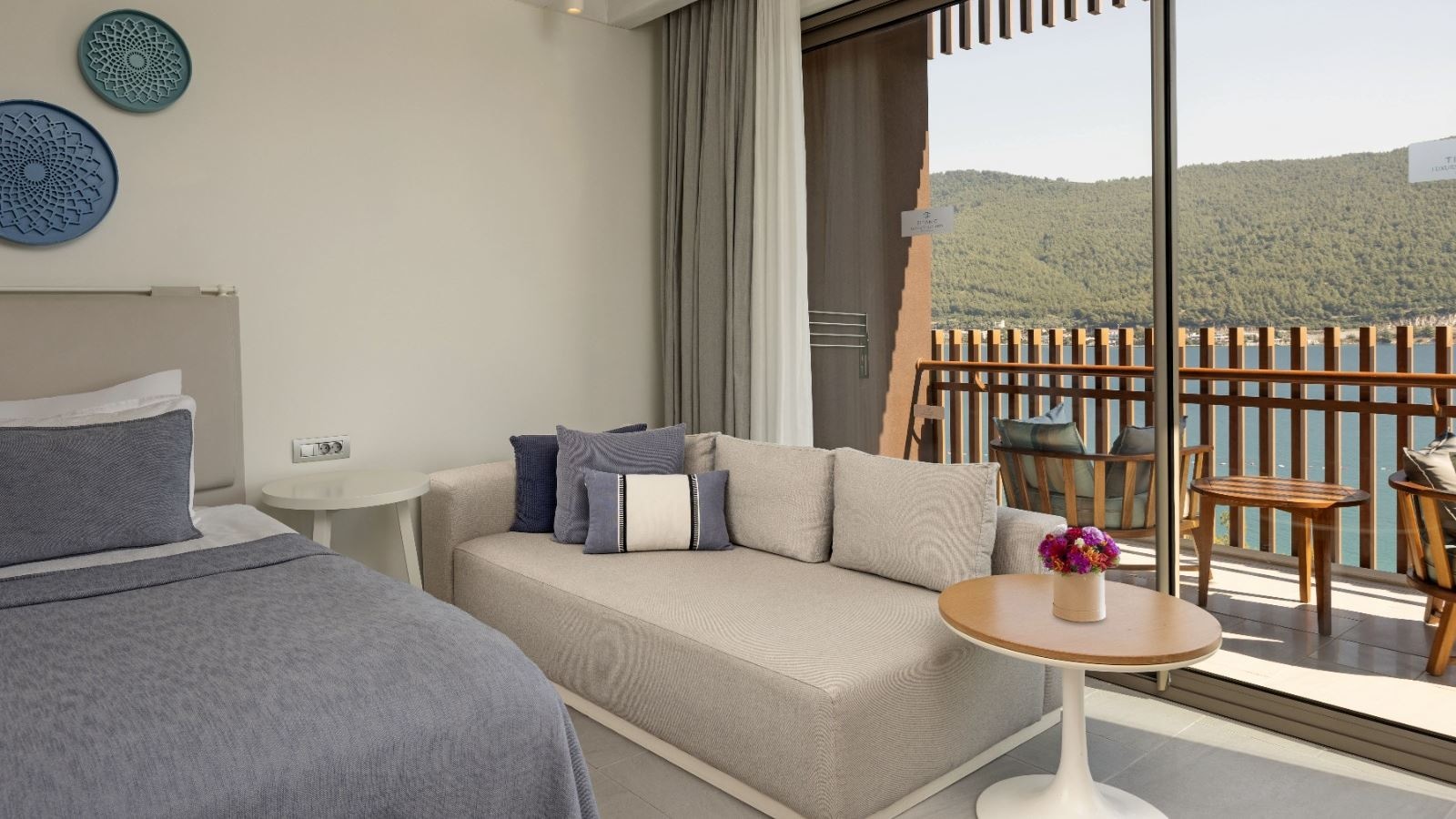 rooms-standard-room-sea-view-balcony-or-terrace