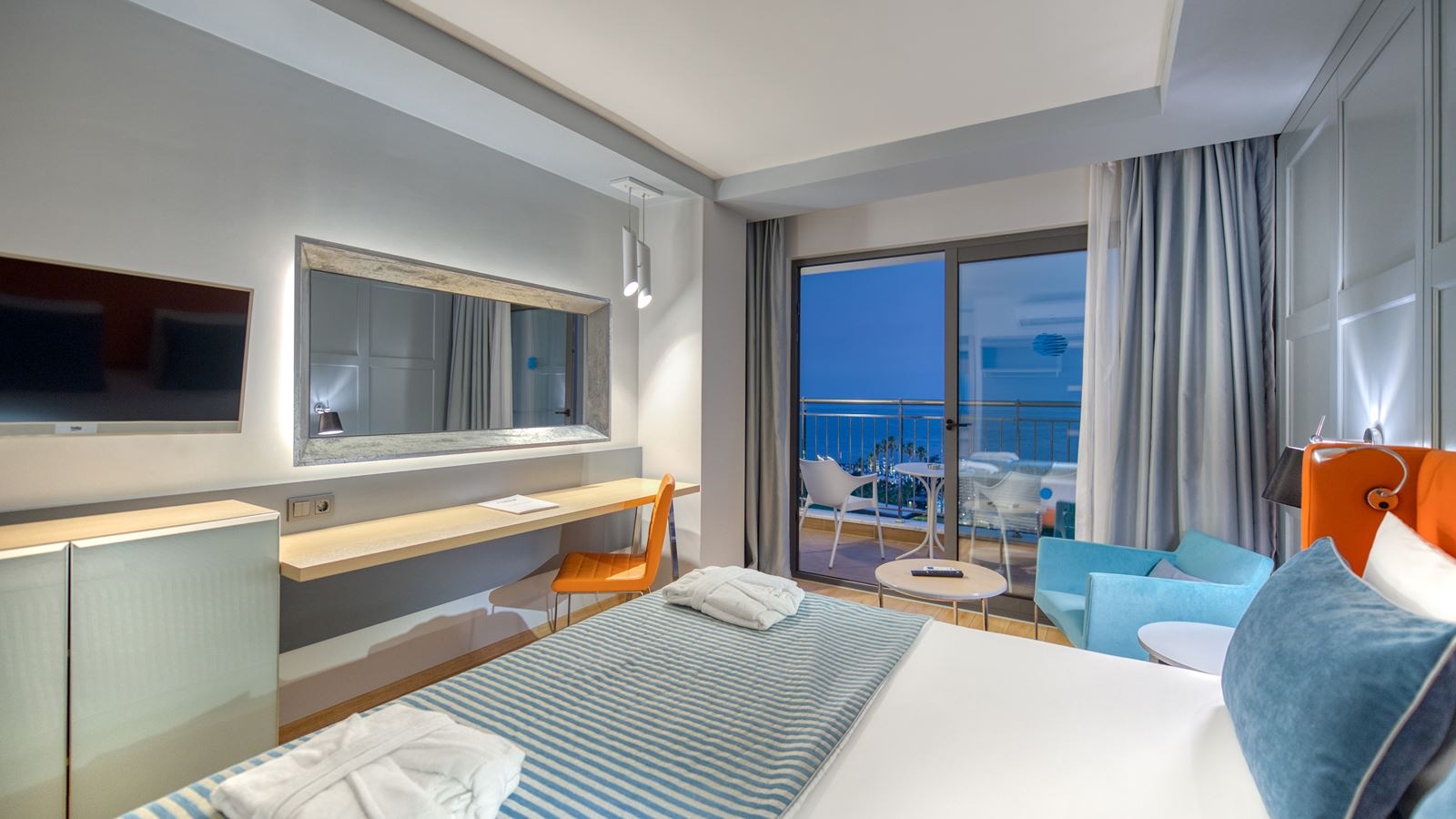 rooms-family-room