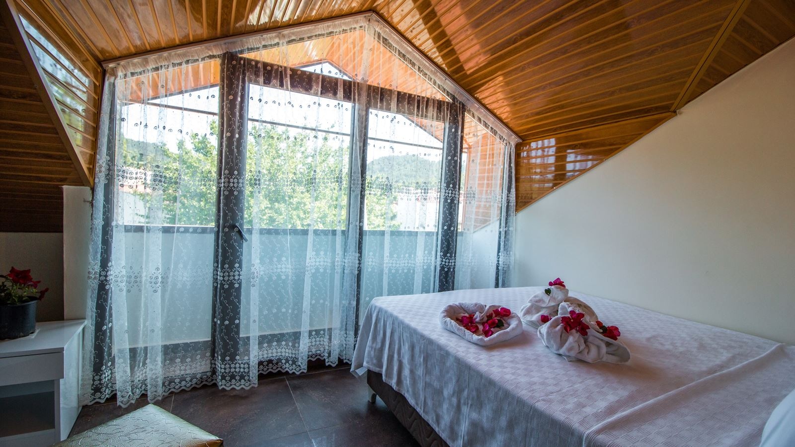 rooms-standard-room