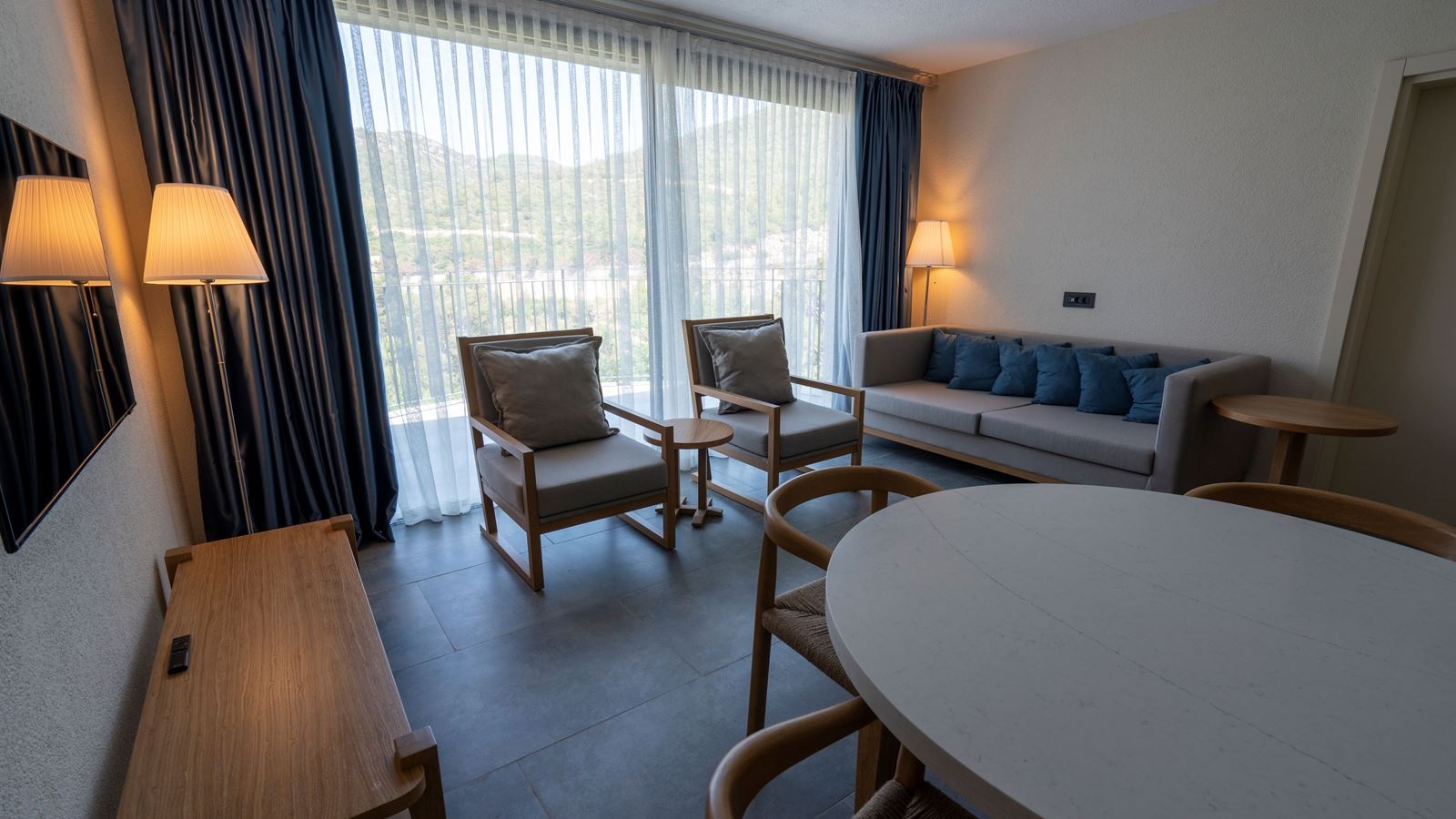 rooms-deluxe-fam-suit-gv