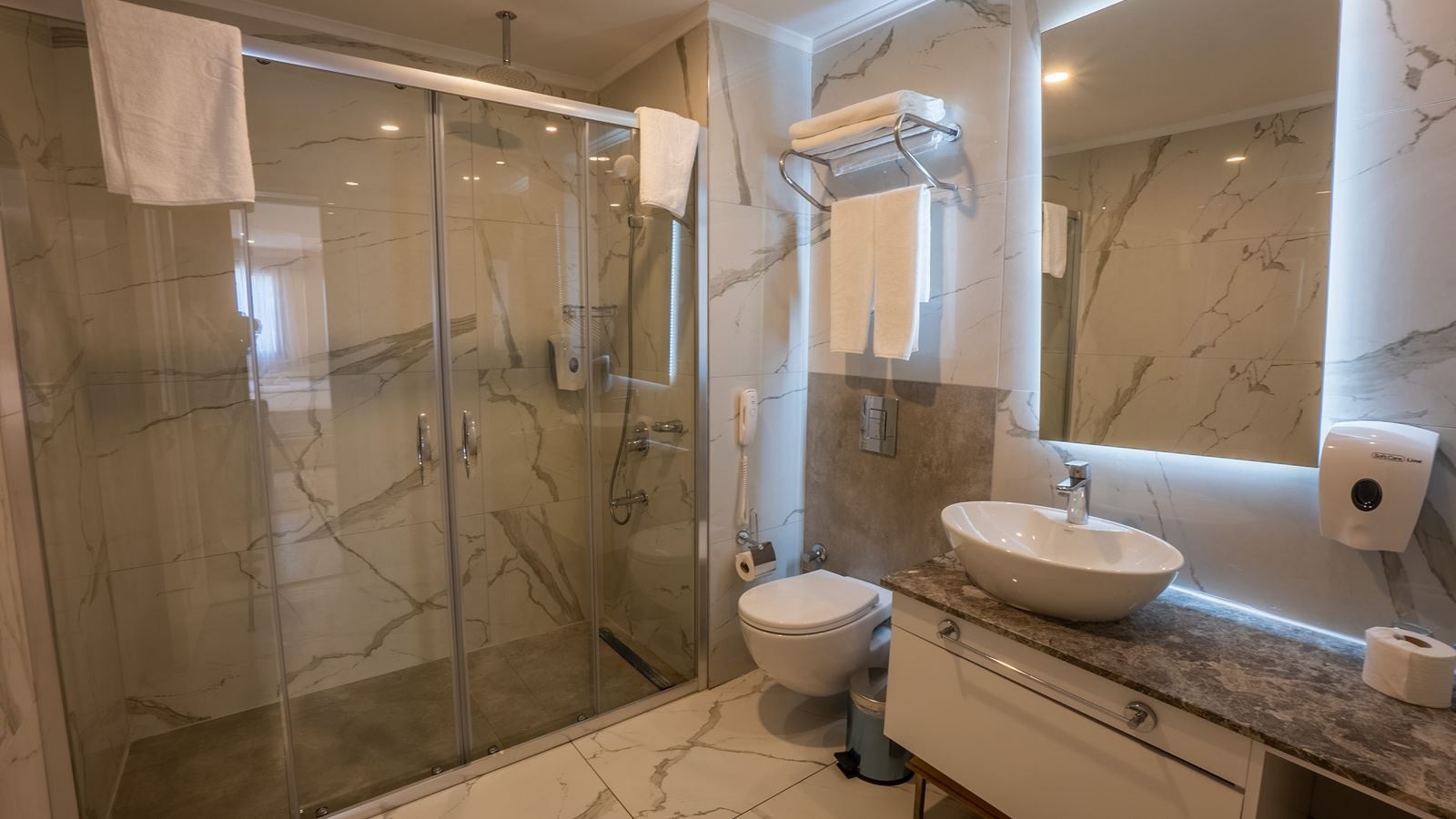 rooms-family-loft-room