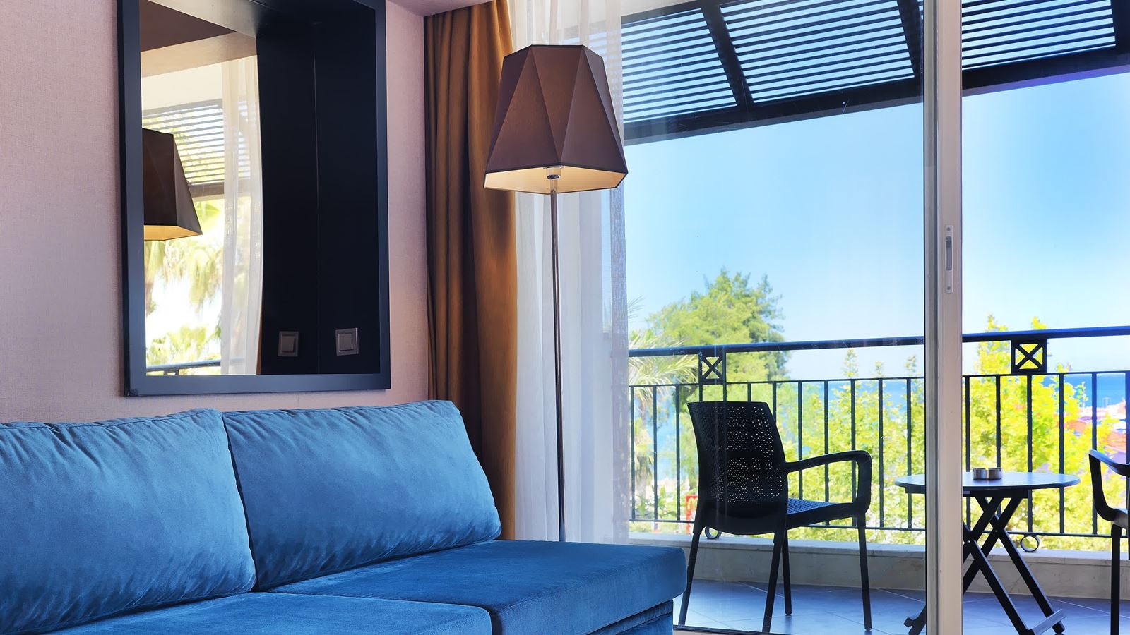 rooms-superior-large-room